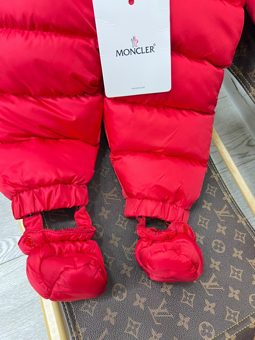 детский зимний комбинезон moncler,комбинезон moncler,комбинезон детский монклер,moncler детский комбинезон,комбинезон монклер