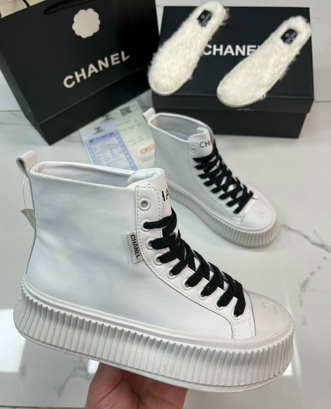 ,кеды chanel,chanel кроссовки,кеды шанель,женские белые кожаные кроссовки chanel на массивной подошве