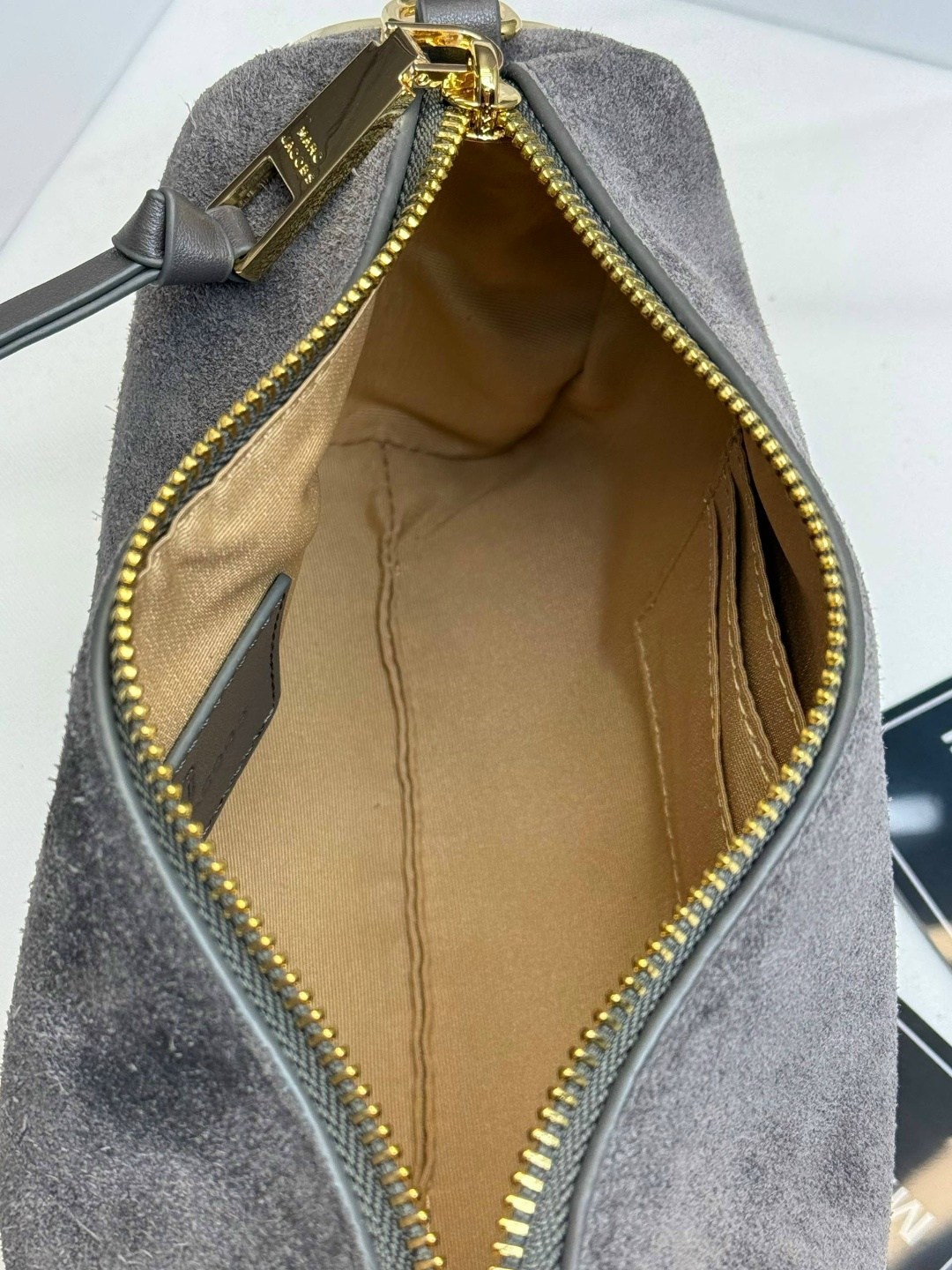 сумка marc jacobs 25-16 см натуральная замша,женская сумка marc jacobs из натуральной замши,сумка marc jacobs из замши,сумка marc jacobs замша,сумка женская marc jacobs замшевая