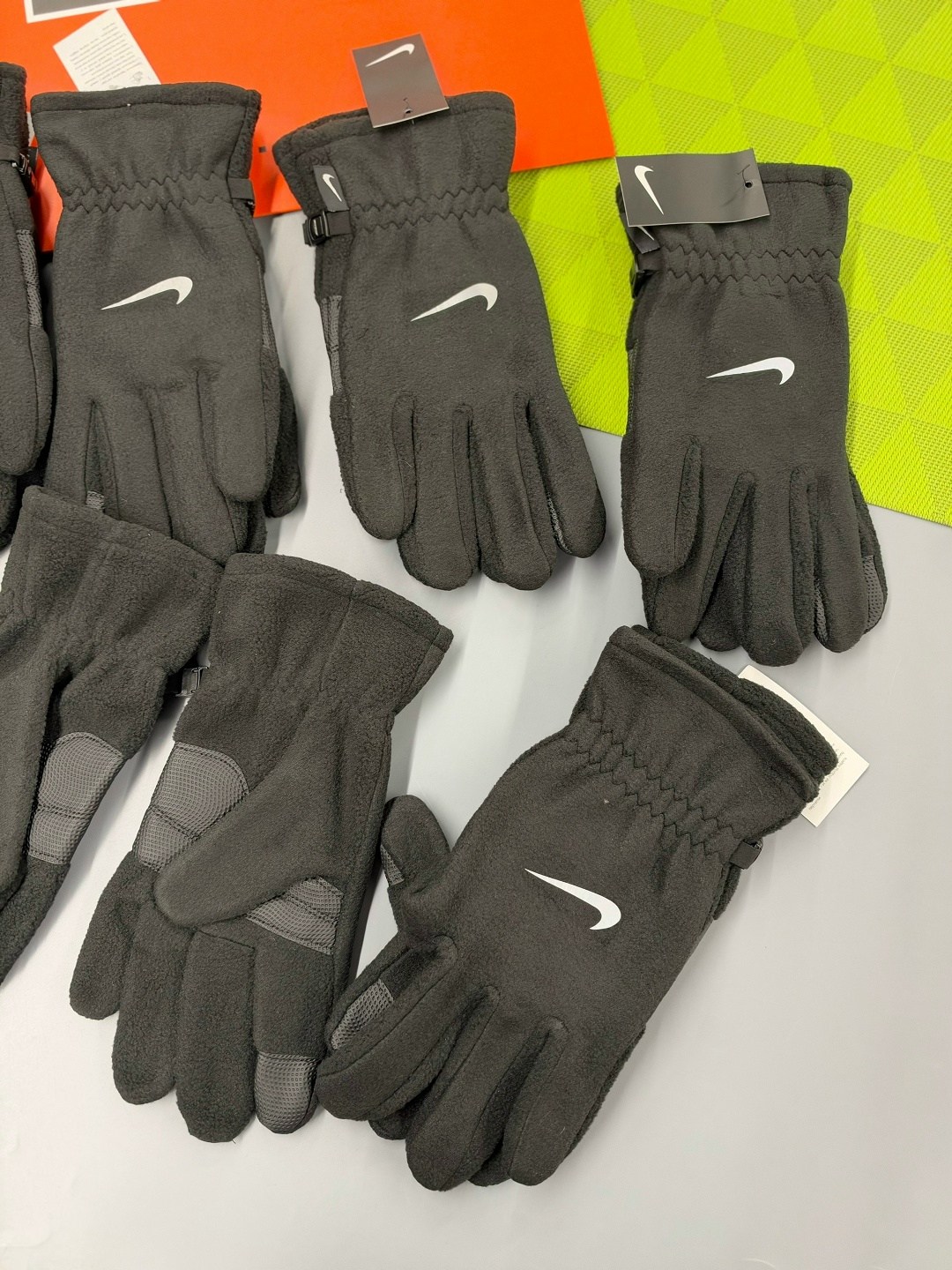 перчатки спортивные,перчатки nike,перчатки найк,перчатки зимние nike,мужские перчатки