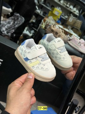 Кроссовки