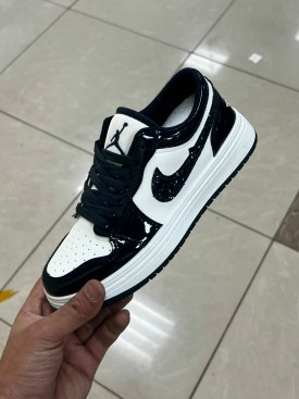 Кроссовки