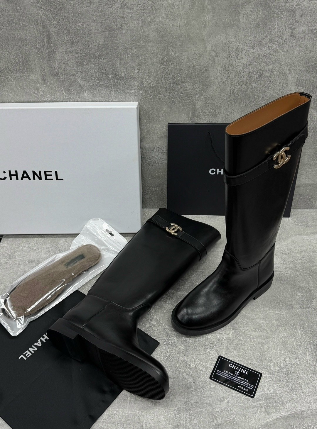 сапоги chanel,женские ботильоны chanel мягкие из кожаного спилка,женские осенние сапоги chanel 2026 черные кожаные высокие,сапоги женские chanel,сапоги шанель