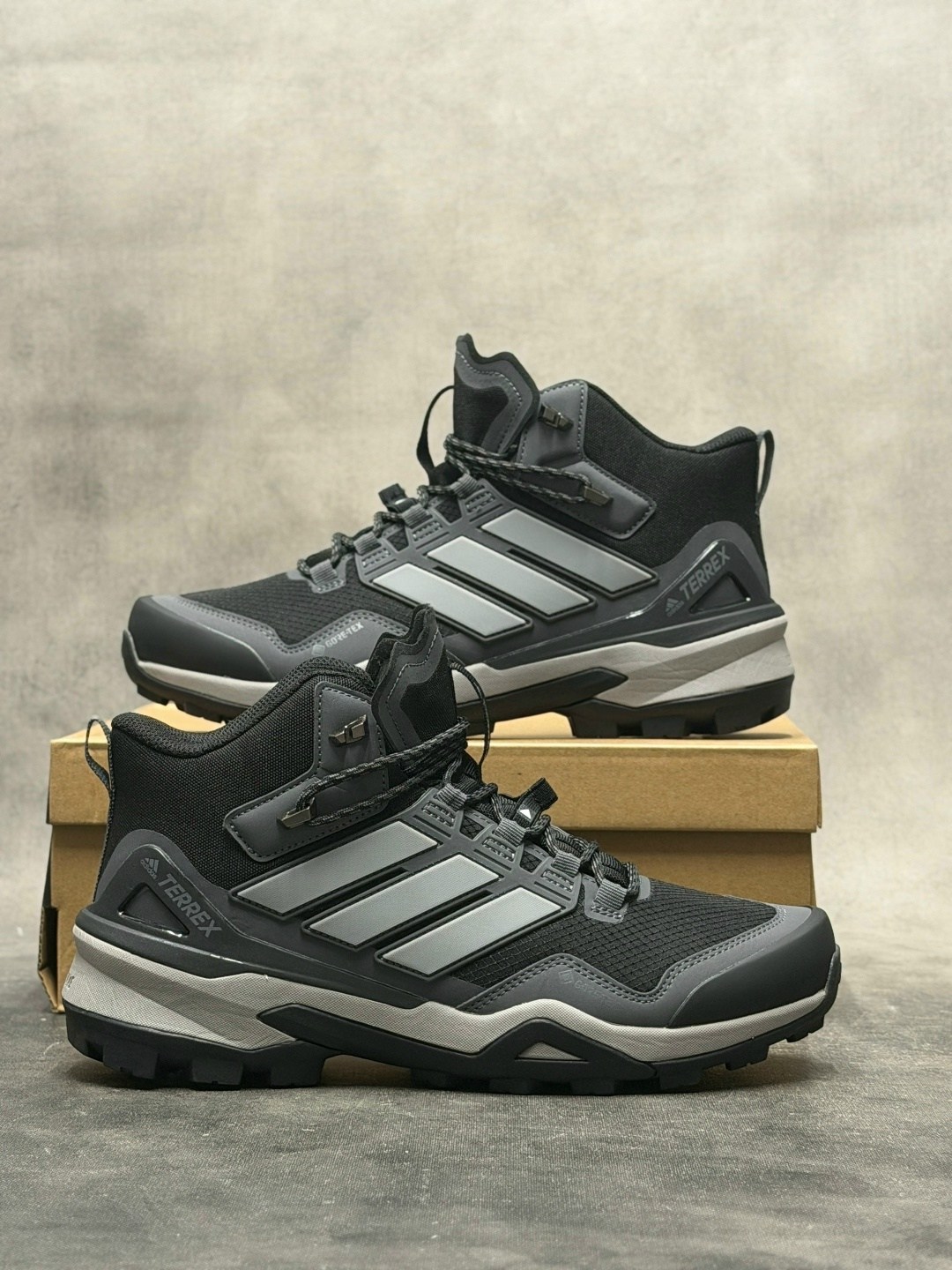 кроссовки мужской adidas,adidas ботинки для хайкинга terrex skychaser mid goretex черный,кроссовки adidas,кроссовки adidas terrex,зимние кроссовки adidas