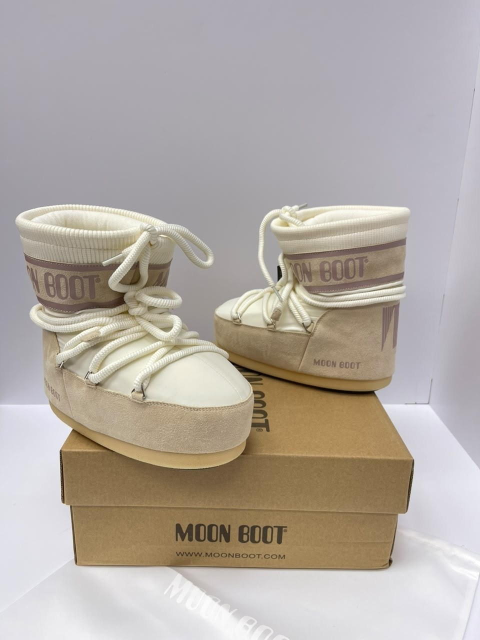 зимние сапоги moon boot бежевый,дутики moon boot moon boot glance белый 35 ru,угги лунный ботинок moon boot,луноходы moon boot,зимние ботинки moon boot mb icon low nylon бежевый