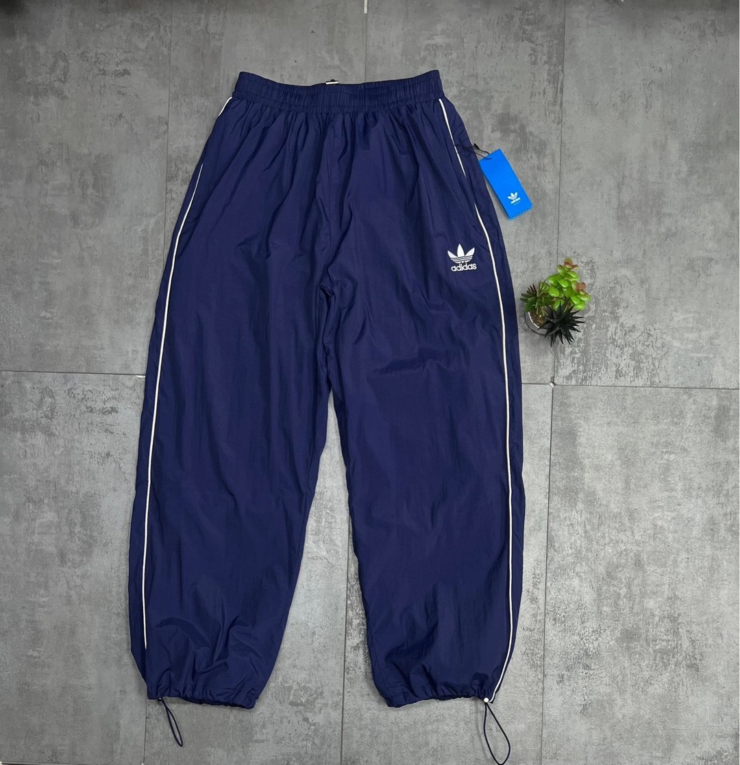 спортивные штаны adidas,штаны спортивные широкие,адидас винтаж спортивные штаны,адидас штаны,широкие штаны адидас