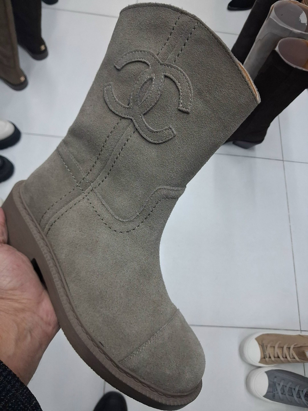 сапоги chanel,полусапоги chanel замшевые демисезонные premium,женские замшевые сапоги chanel premium black,ботинки женские chanel,сапоги весенние замшевые chanel premium shoes 547723134