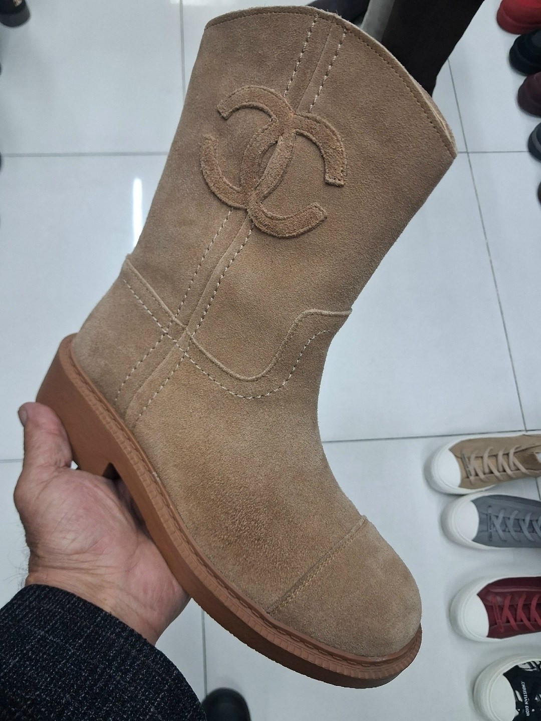 сапоги chanel,полусапоги chanel замшевые демисезонные premium,женские замшевые сапоги chanel premium black,ботинки женские chanel,сапоги весенние замшевые chanel premium shoes 547723134