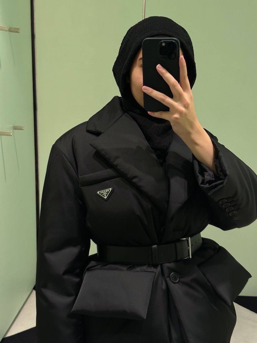 пуховик prada,модные пуховики,куртка prada,prada пуховик с поясом черный,женская куртка prada
