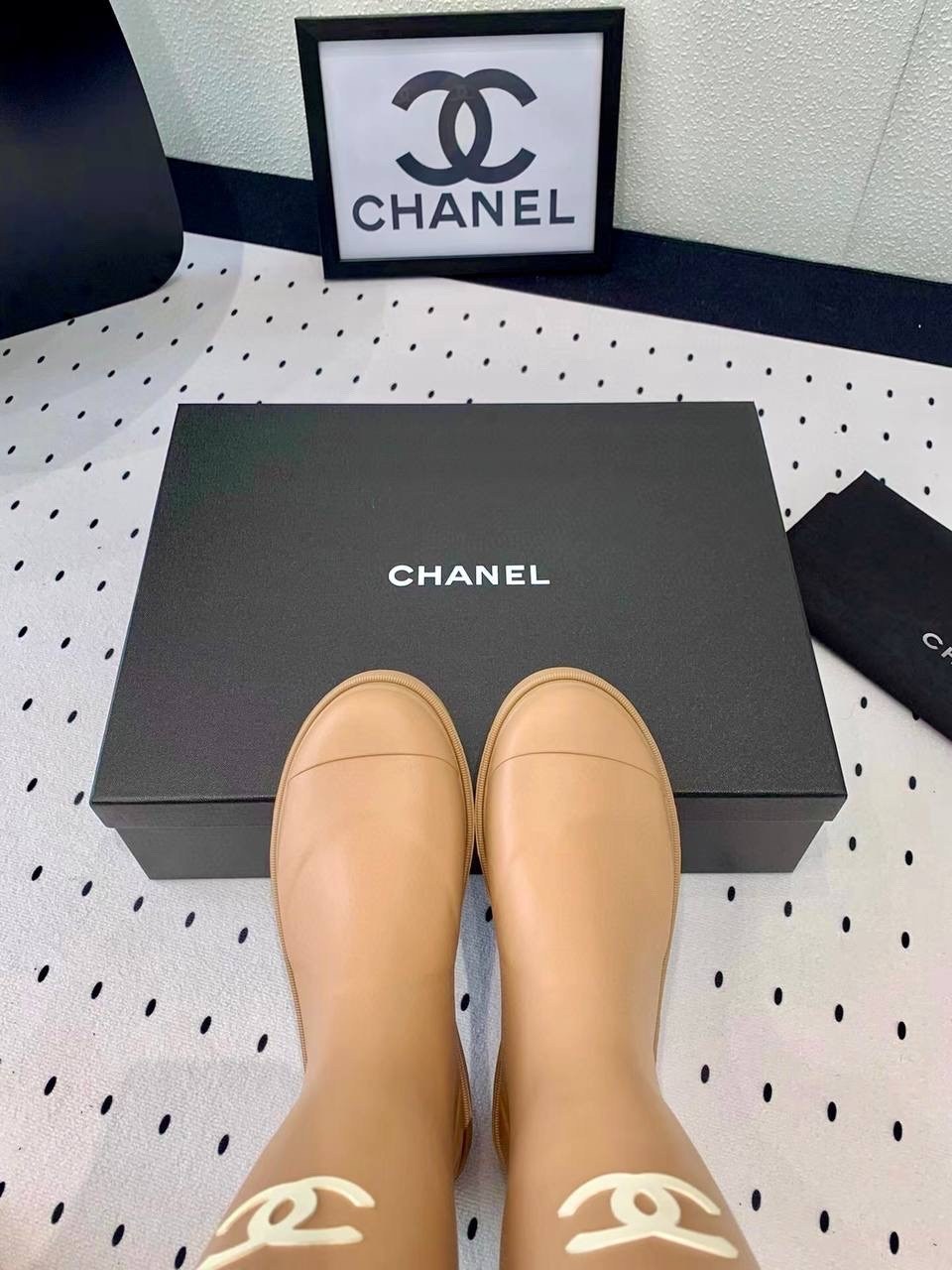 резиновые сапоги chanel,сапоги chanel,женские резиновые сапоги,шанель сапоги резиновые,сапоги шанель