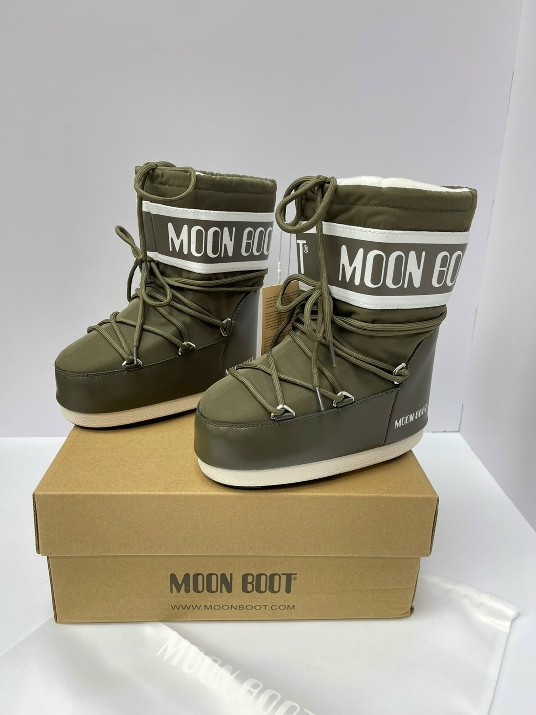 сапоги зимние теплые удобные комфортные moon boot,ботинки moon boot,луноходы moon boot,нейлоновые зимние ботинки icon low 2 на шнуровке moon boot хаки,зимние сапоги icon moon boot зеленый