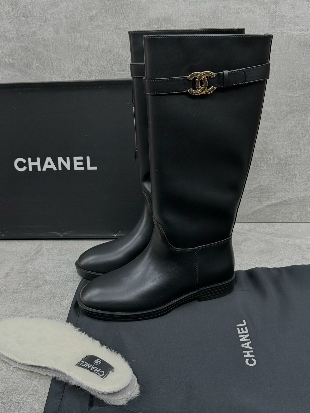 сапоги chanel,сапоги шанель,женские ботильоны chanel мягкие из кожаного спилка,женские осенние сапоги chanel 2026 черные кожаные высокие,сапоги chanel кожаные черные