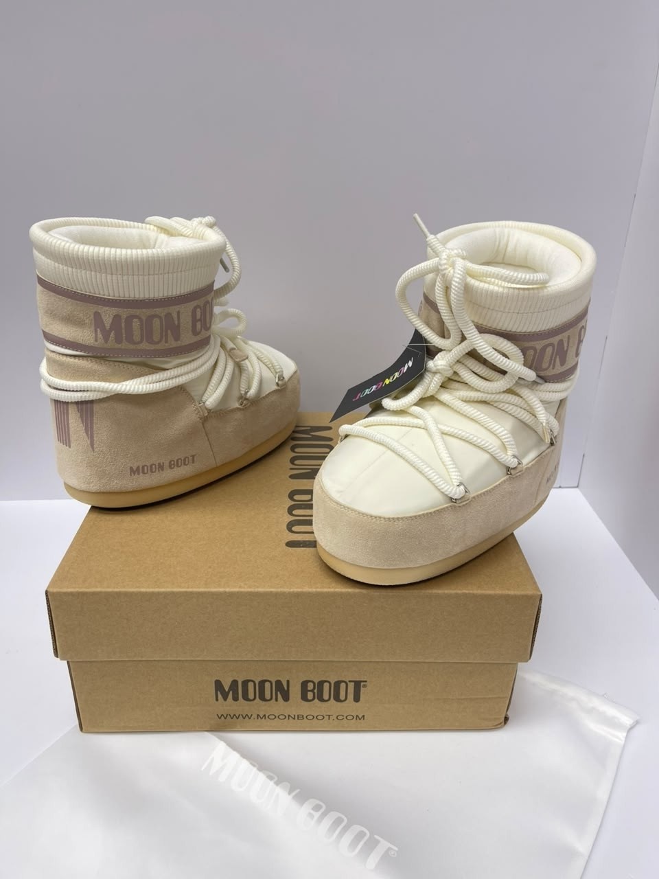 зимние сапоги moon boot бежевый,дутики moon boot moon boot glance белый 35 ru,угги лунный ботинок moon boot,луноходы moon boot,зимние ботинки moon boot mb icon low nylon бежевый