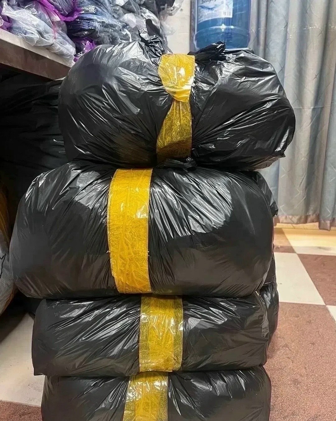 пакет,мусорные пакеты черные,большие пакеты,пакет большой,вещи в пакете