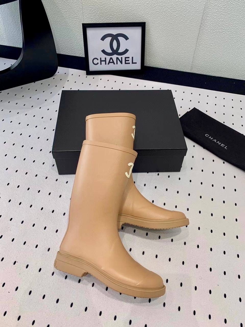 резиновые сапоги chanel,сапоги chanel,женские резиновые сапоги,шанель сапоги резиновые,сапоги шанель