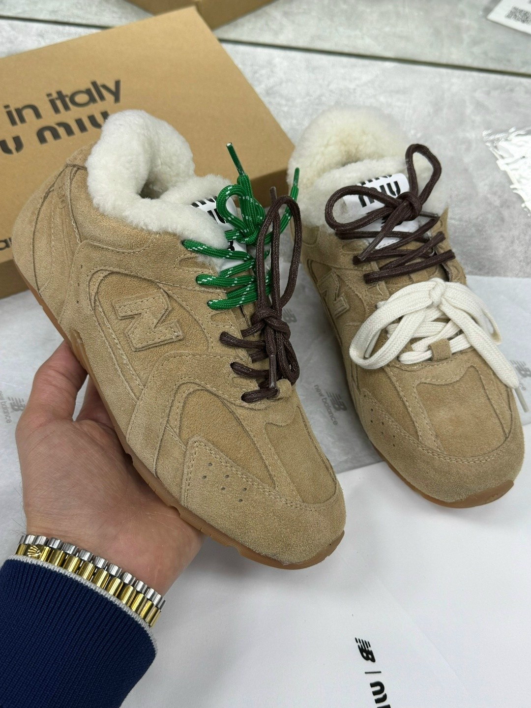 ,new balance miu miu кроссовки,женские замшевые бежевые кроссовки miu miu new balance с мехом,кроссовки miu miu,зимние женские кроссовки