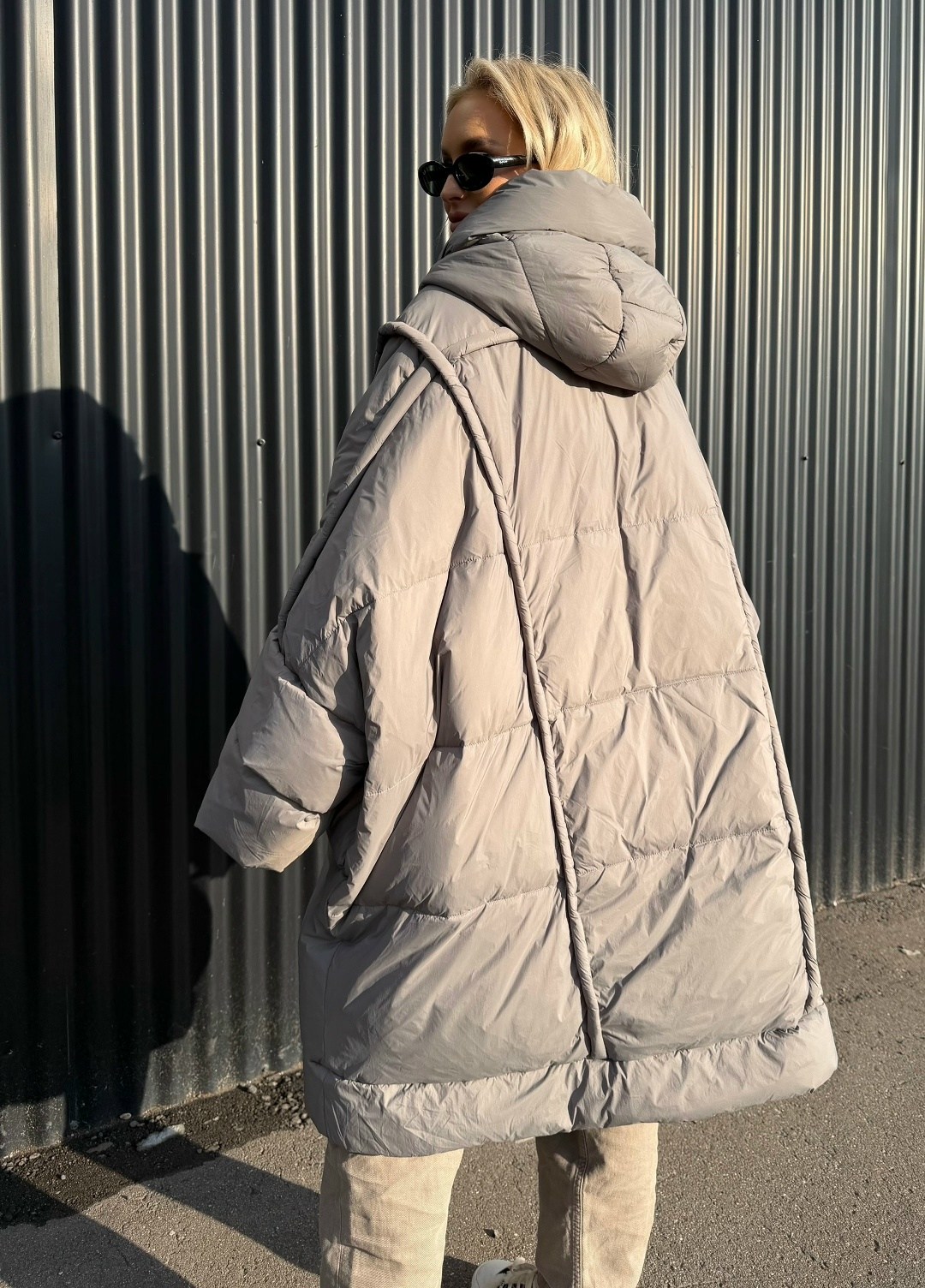 куртка демисезонная с капюшоном oversize okxana utova brand,куртка демисезонная с капюшоном удлиненная oversize okxana utova brand,пуховик оверсайз женский,пуховик оверсайз,куртка оверсайз