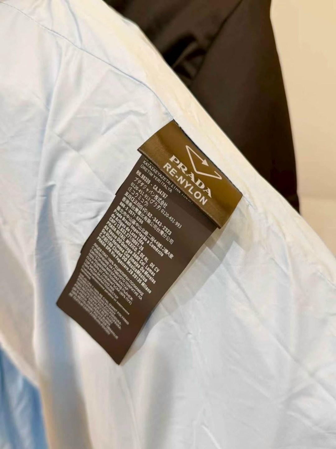 пуховик prada женский,пуховик prada,женский черный пуховик prada с поясом,prada куртка,пуховик прада
