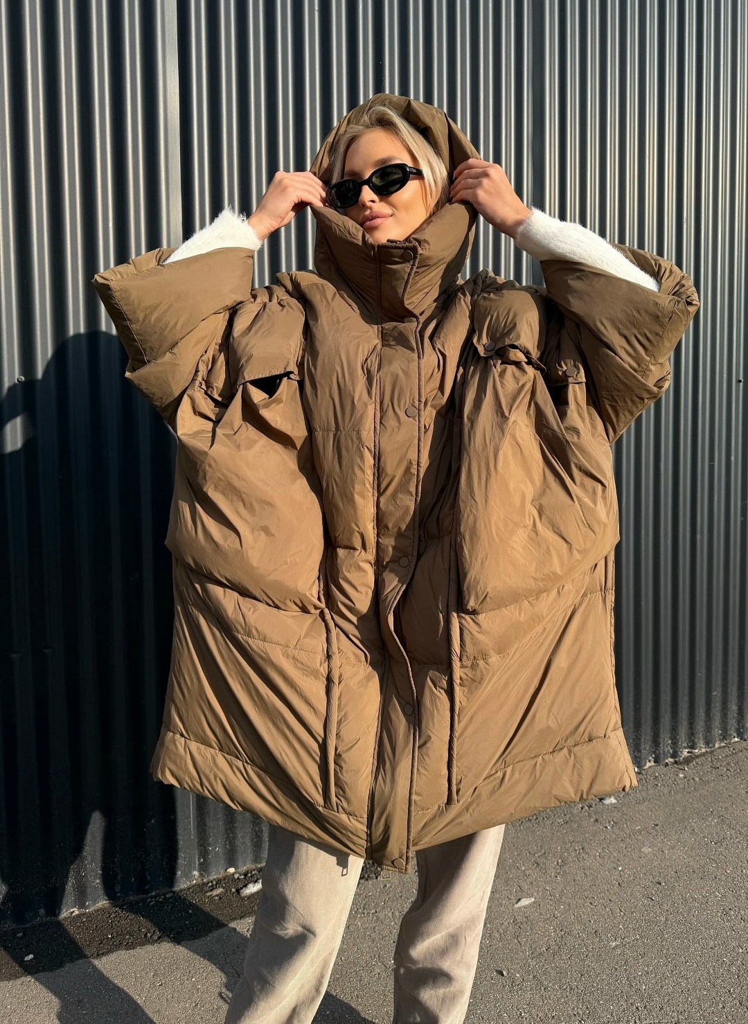 куртка демисезонная с капюшоном oversize okxana utova brand,куртка демисезонная с капюшоном удлиненная oversize okxana utova brand,пуховик оверсайз женский,пуховик оверсайз,куртка оверсайз