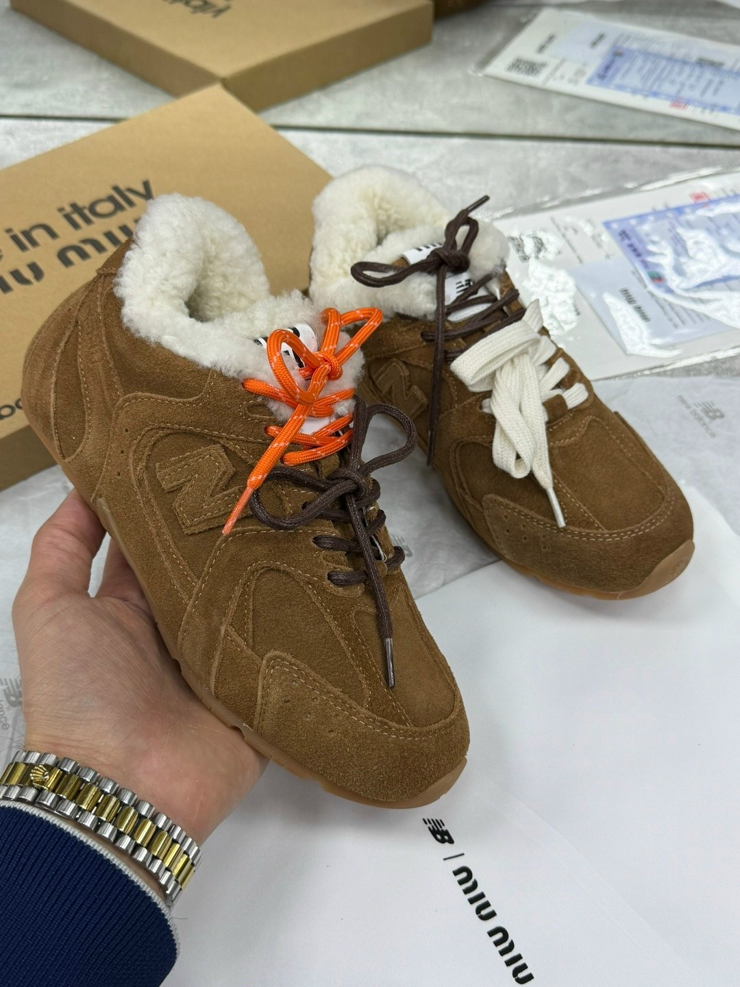 ,new balance miu miu кроссовки,женские замшевые бежевые кроссовки miu miu new balance с мехом,кроссовки miu miu,зимние женские кроссовки