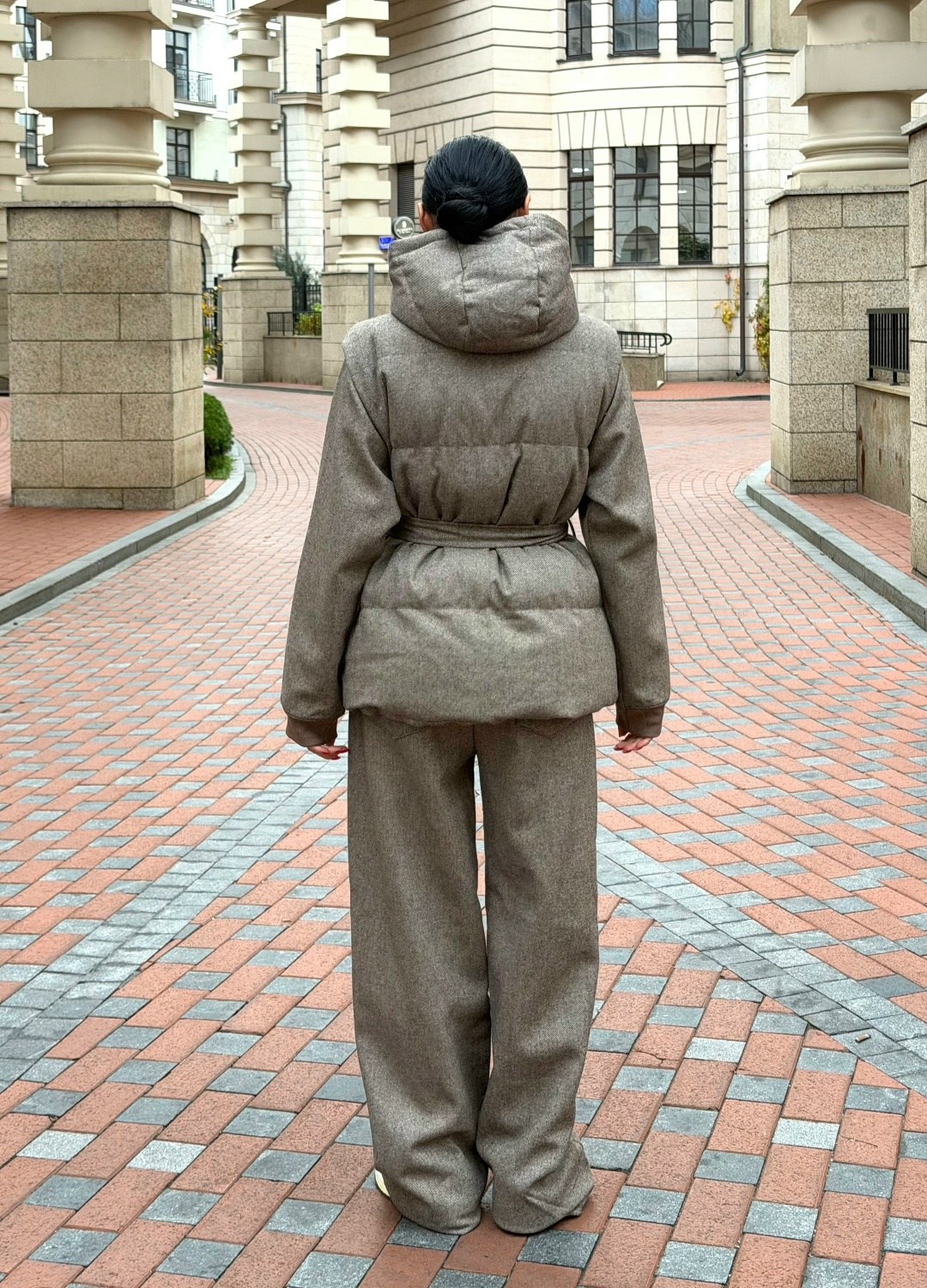 loro piana серый женский костюм тройка на флисе,стильные костюмы,костюм тройка с курткой,костюм тройка,теплый костюм женский