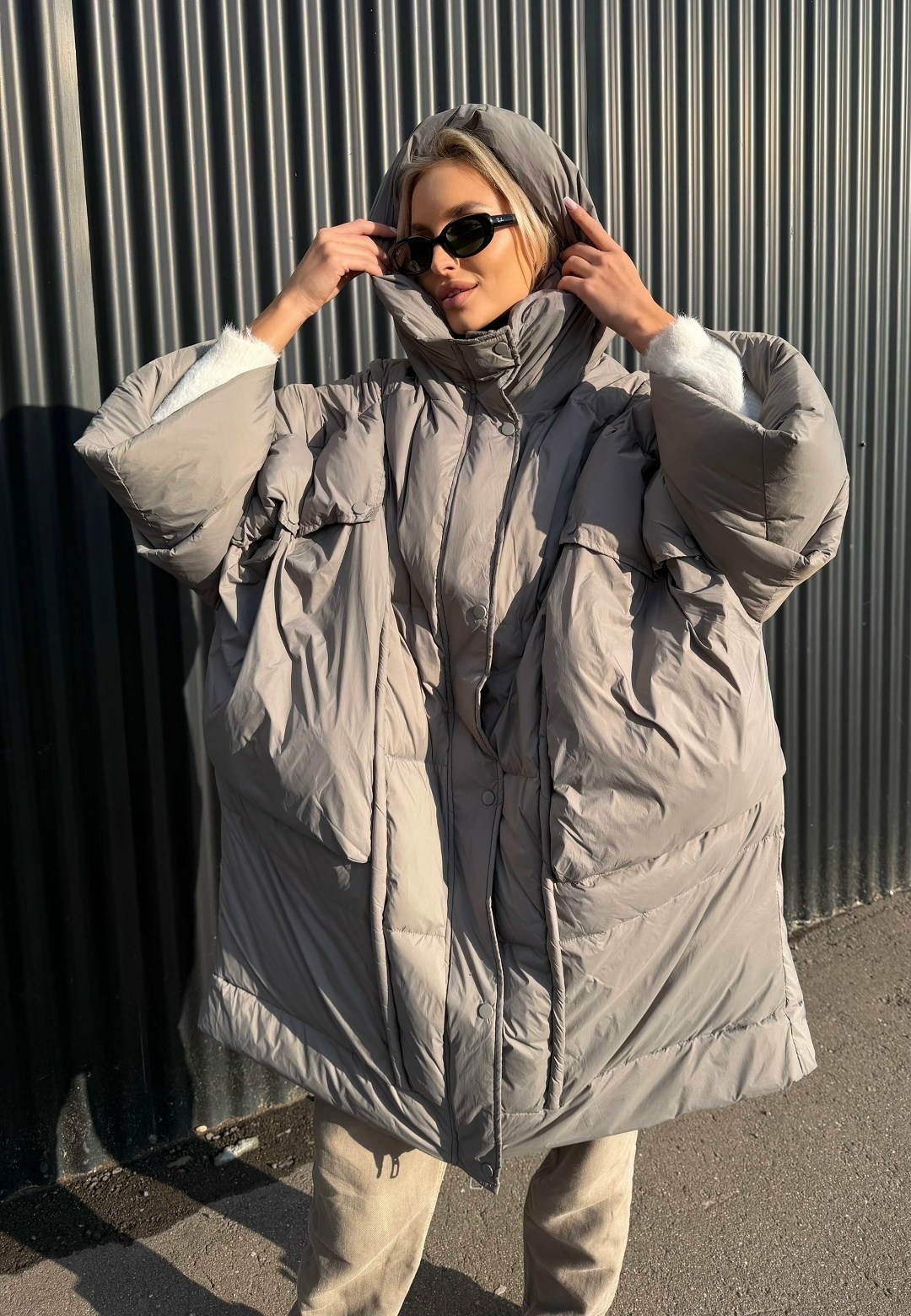 куртка демисезонная с капюшоном oversize okxana utova brand,куртка демисезонная с капюшоном удлиненная oversize okxana utova brand,пуховик оверсайз женский,пуховик оверсайз,куртка оверсайз