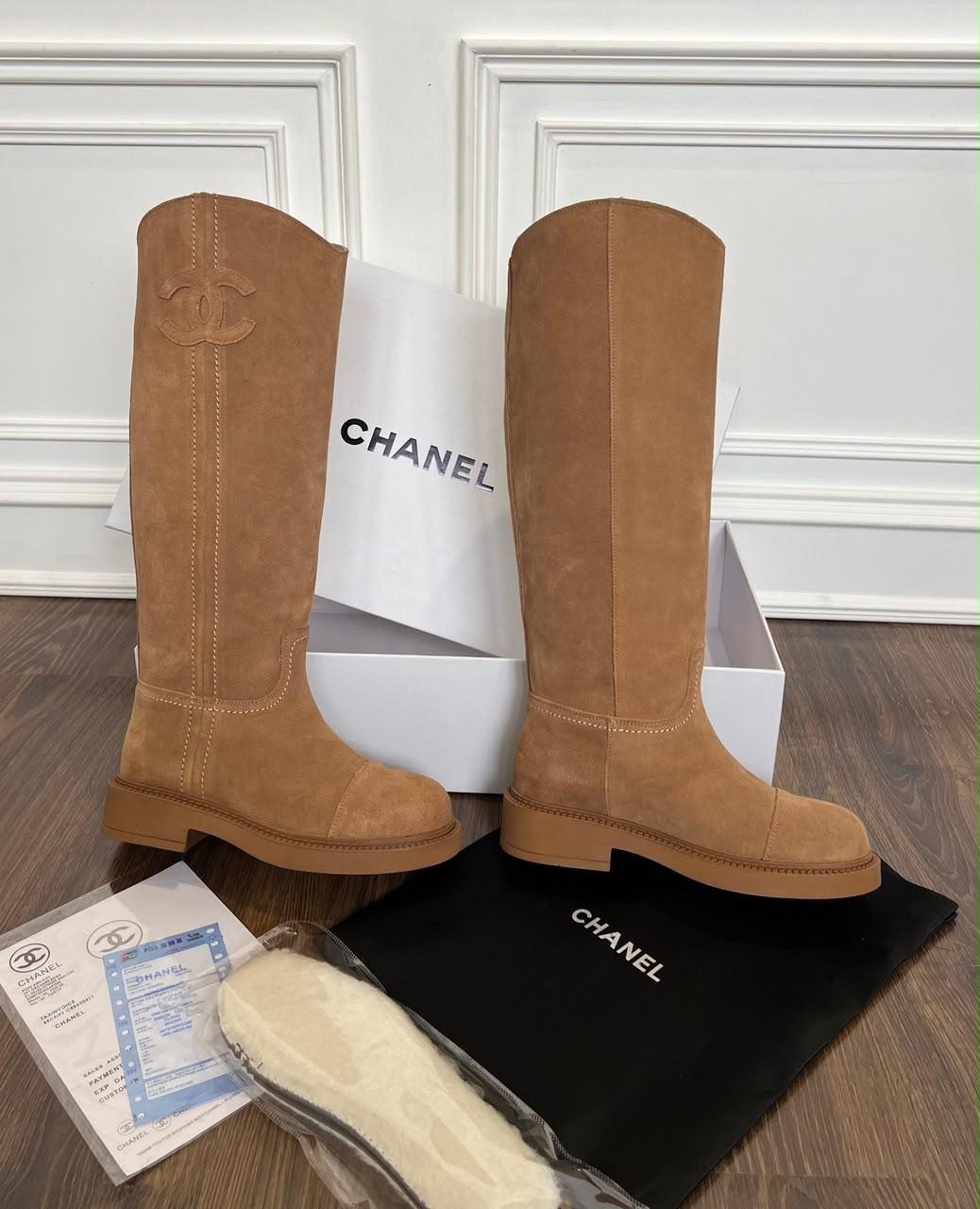 chanel женские замшевые сапоги premium chestnut,chanel сапоги,женские замшевые сапоги chanel бежевые,легендарные сапоги от chanel натуральная кожа и замша,сапоги женские chanel
