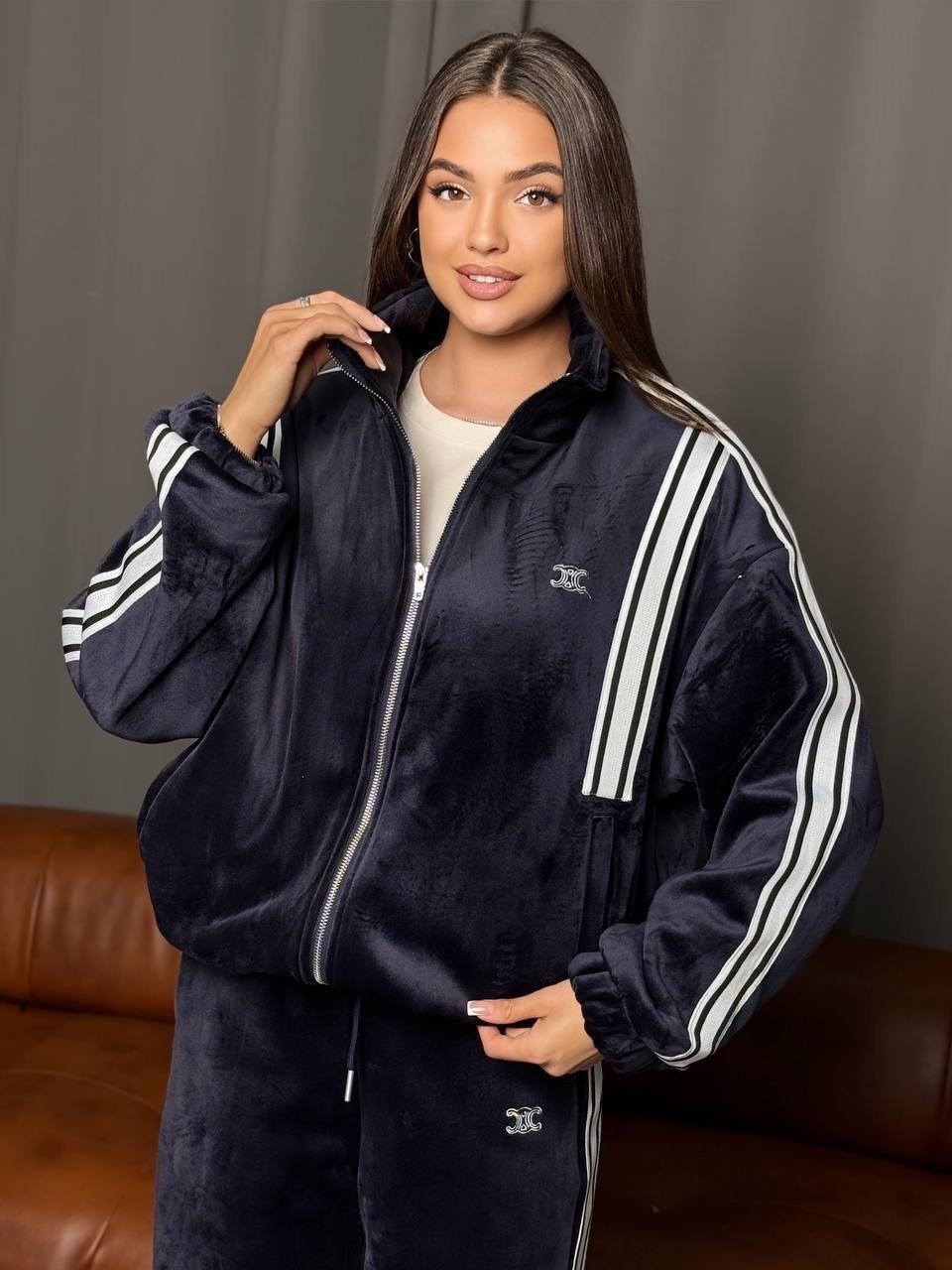 велюровый костюм адидас женский,blue velvet adidas tracksuit,велюровый костюм адидас,adidas original,велюровый спортивный костюм адидас женский