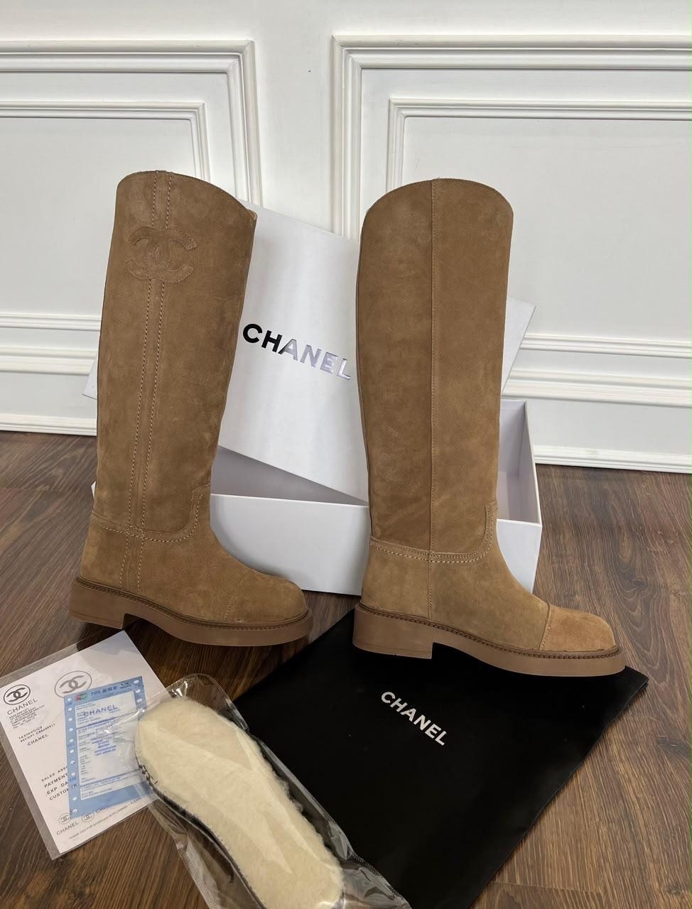 chanel женские замшевые сапоги premium chestnut,chanel сапоги,женские замшевые сапоги chanel бежевые,легендарные сапоги от chanel натуральная кожа и замша,сапоги женские chanel