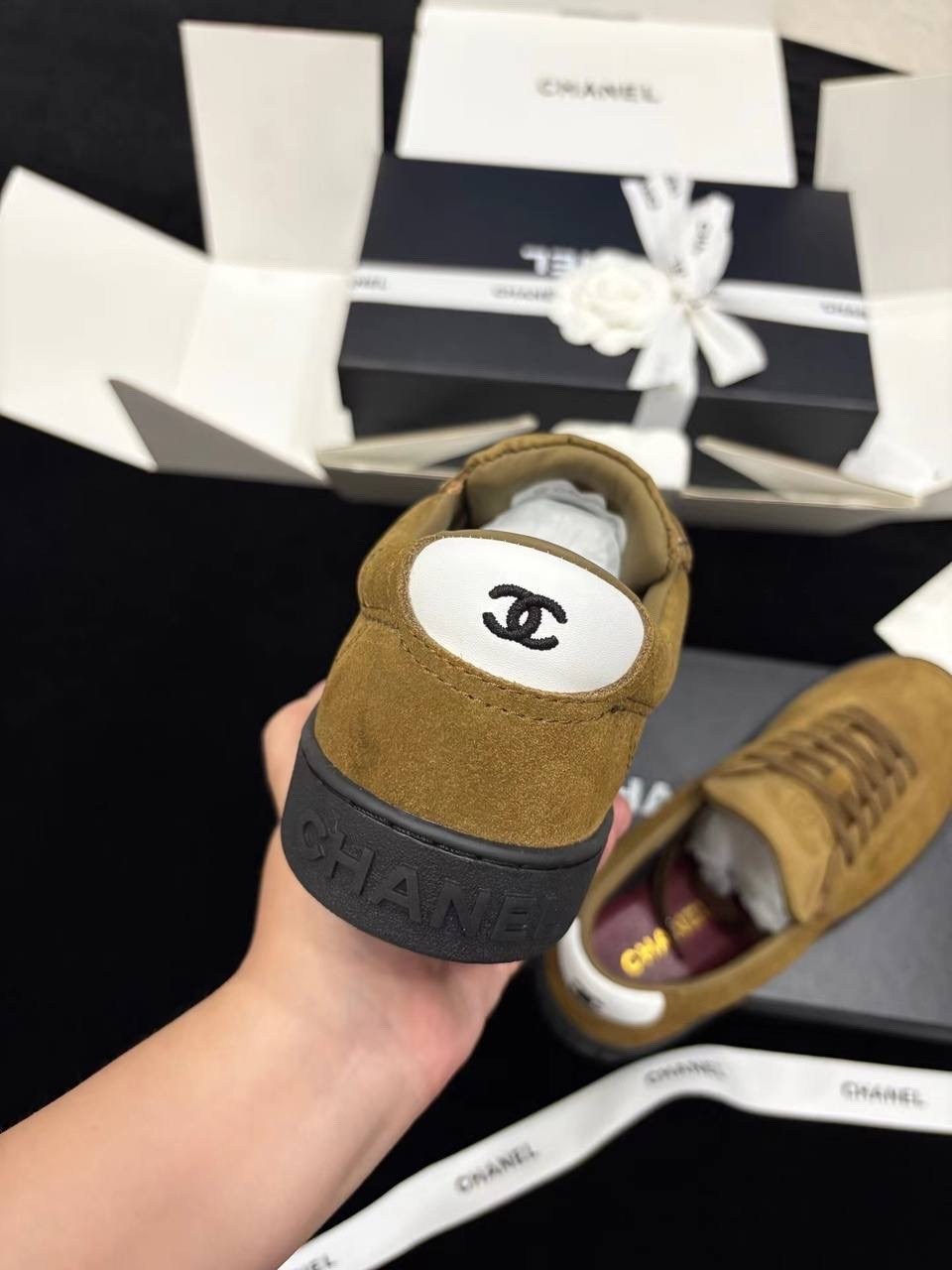 ,замшевые кроссовки,женские кроссовки chanel,chanel кроссовки,женские кроссовки