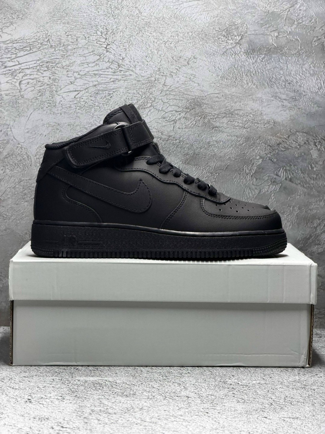кроссовки nike air force 1 mid "black",nike air force 1 mid "black",кроссовки nike air force 1 mid,кроссовки nike air force 1 черные высокие,nike air force 1 mid