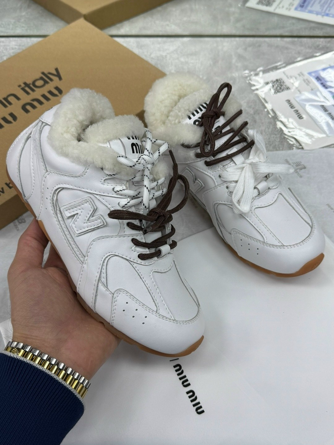 ,new balance miu miu кроссовки,женские замшевые бежевые кроссовки miu miu new balance с мехом,кроссовки miu miu,зимние женские кроссовки