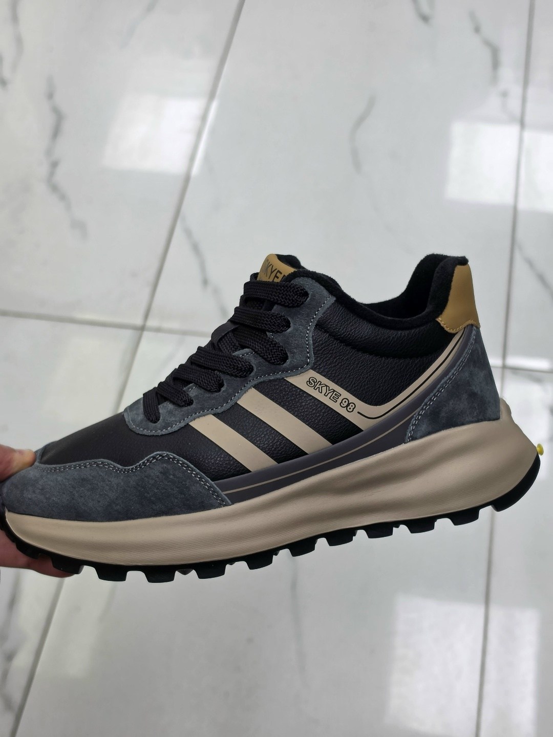 зимние кроссовки adidas retropy f2 hi,зимние кроссовки adidas retropy f2 hi цвет черный,кроссовки мужские adidas,кроссовки adidas,зимние кроссовки adidas retropy e5