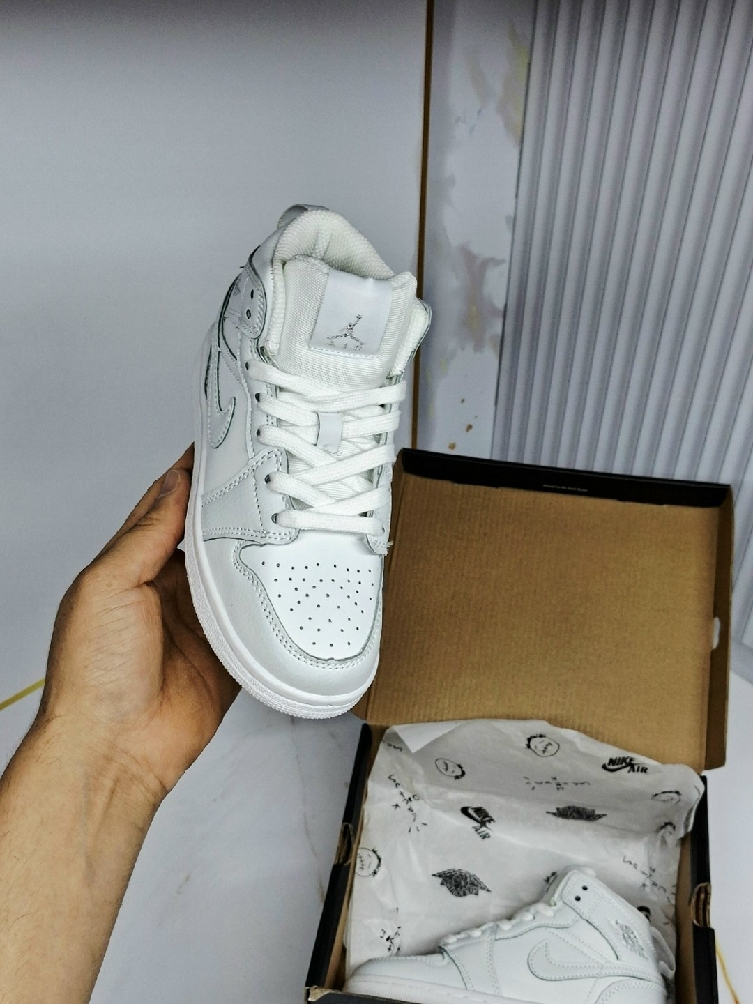 кроссовки,air jordan 1 mid triple white,nike air jordan 1 mid,кроссовки мужские nike air jordan 1,кроссовки мальчику