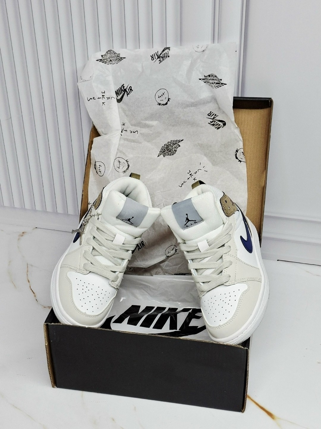 кроссовки,air jordan 1 mid triple white,nike air jordan 1 mid,кроссовки мужские nike air jordan 1,кроссовки мальчику