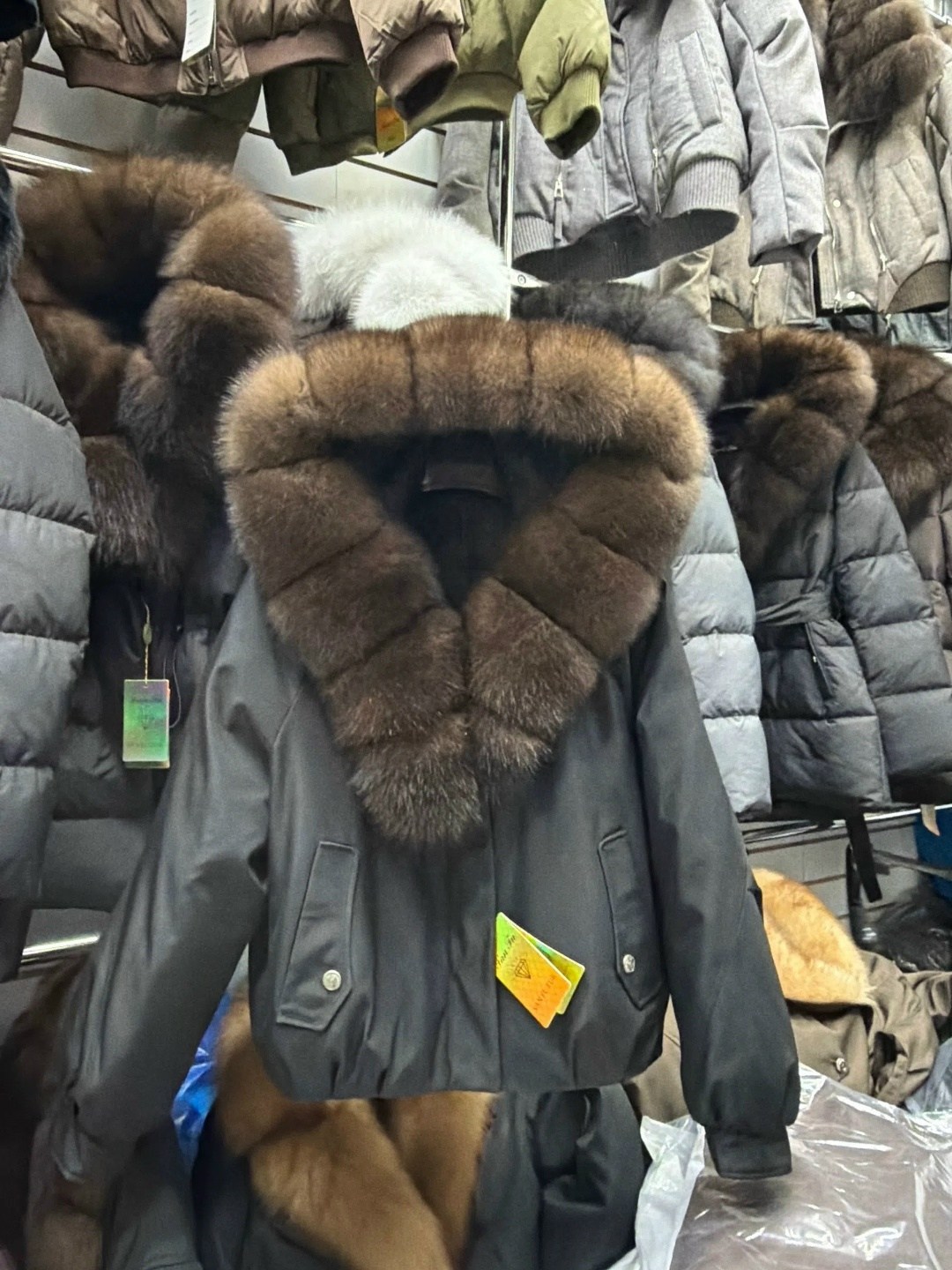 пуховик с натуральным мехом,куртка зимняя с натуральным мехом,куртка с натуральный мехом,куртка с мехом,куртка женская с натуральным мехом