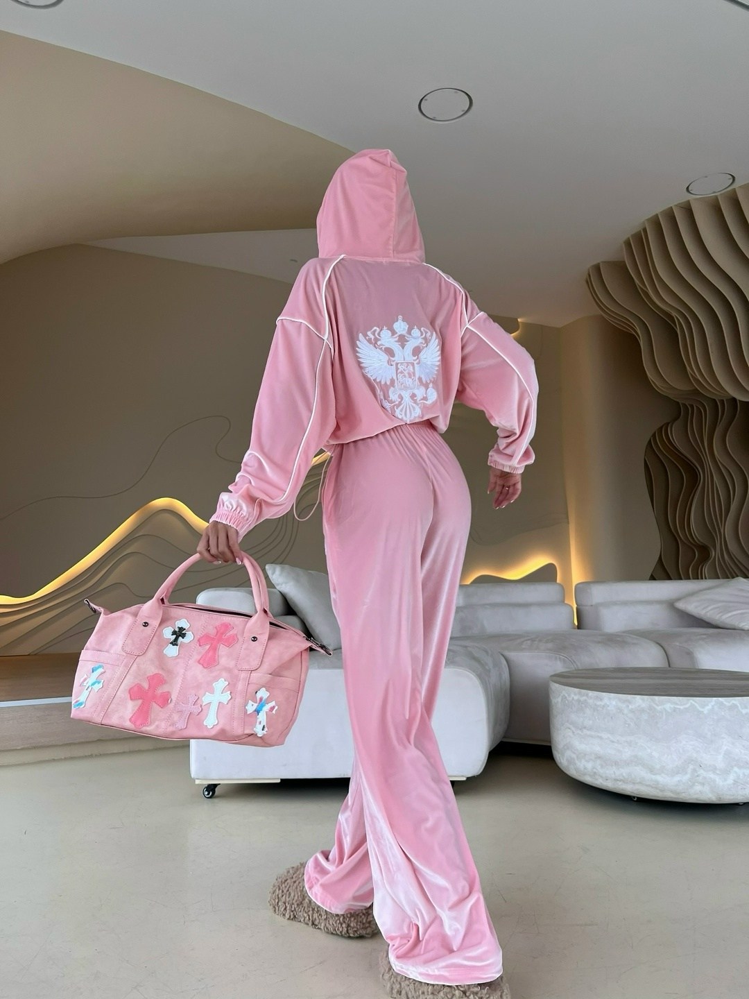 стильный костюм,костюм со штанами,костюм спортивный женский,атласные костюмы,женские костюмы