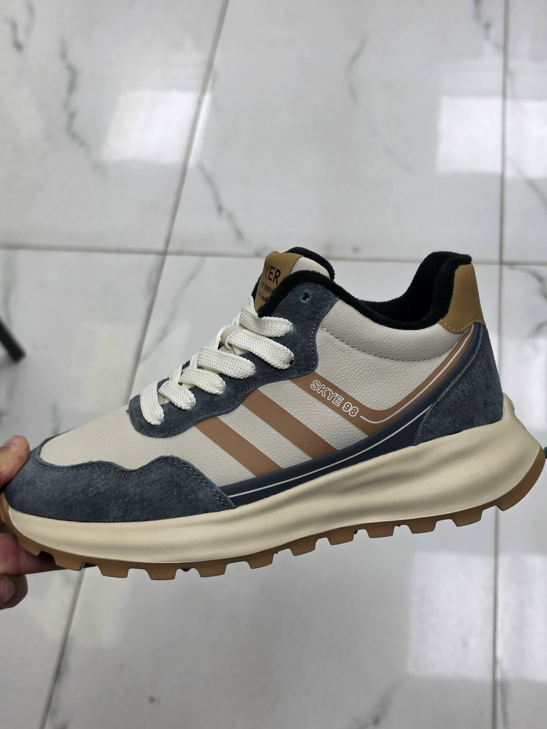зимние кроссовки adidas retropy f2 hi,зимние кроссовки adidas retropy f2 hi цвет черный,кроссовки мужские adidas,кроссовки adidas,зимние кроссовки adidas retropy e5