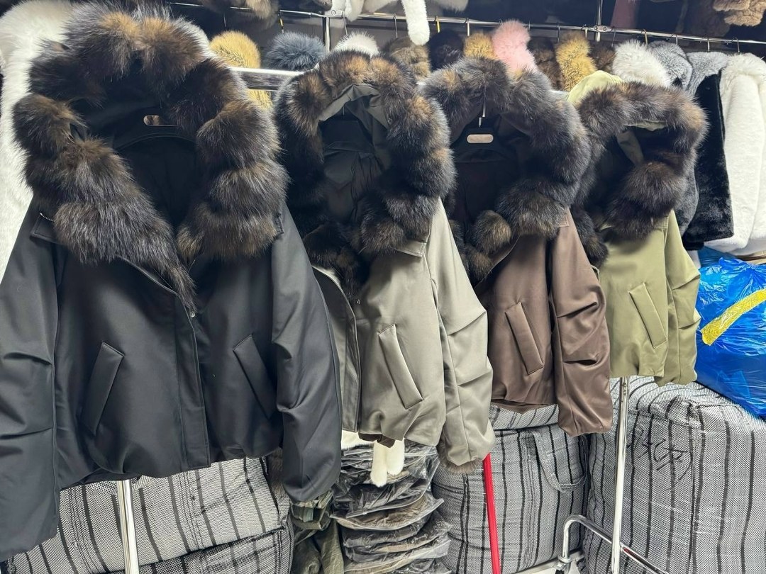 женская парка на натуральном меху,женская парка на натуральном меху укороченная куртка с лисьим мехом,парка с мехом,парка с натуральным мехом,женские пуховики