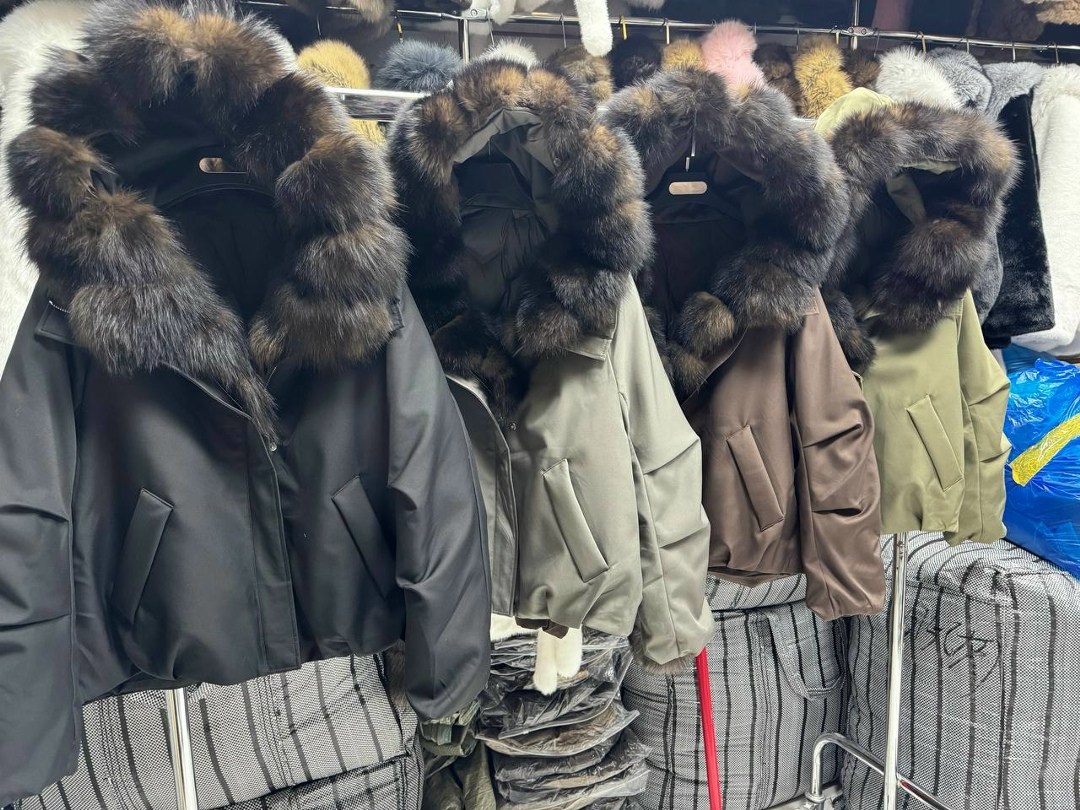 женская парка на натуральном меху,женская парка на натуральном меху укороченная куртка с лисьим мехом,парка с мехом,парка с натуральным мехом,женские пуховики