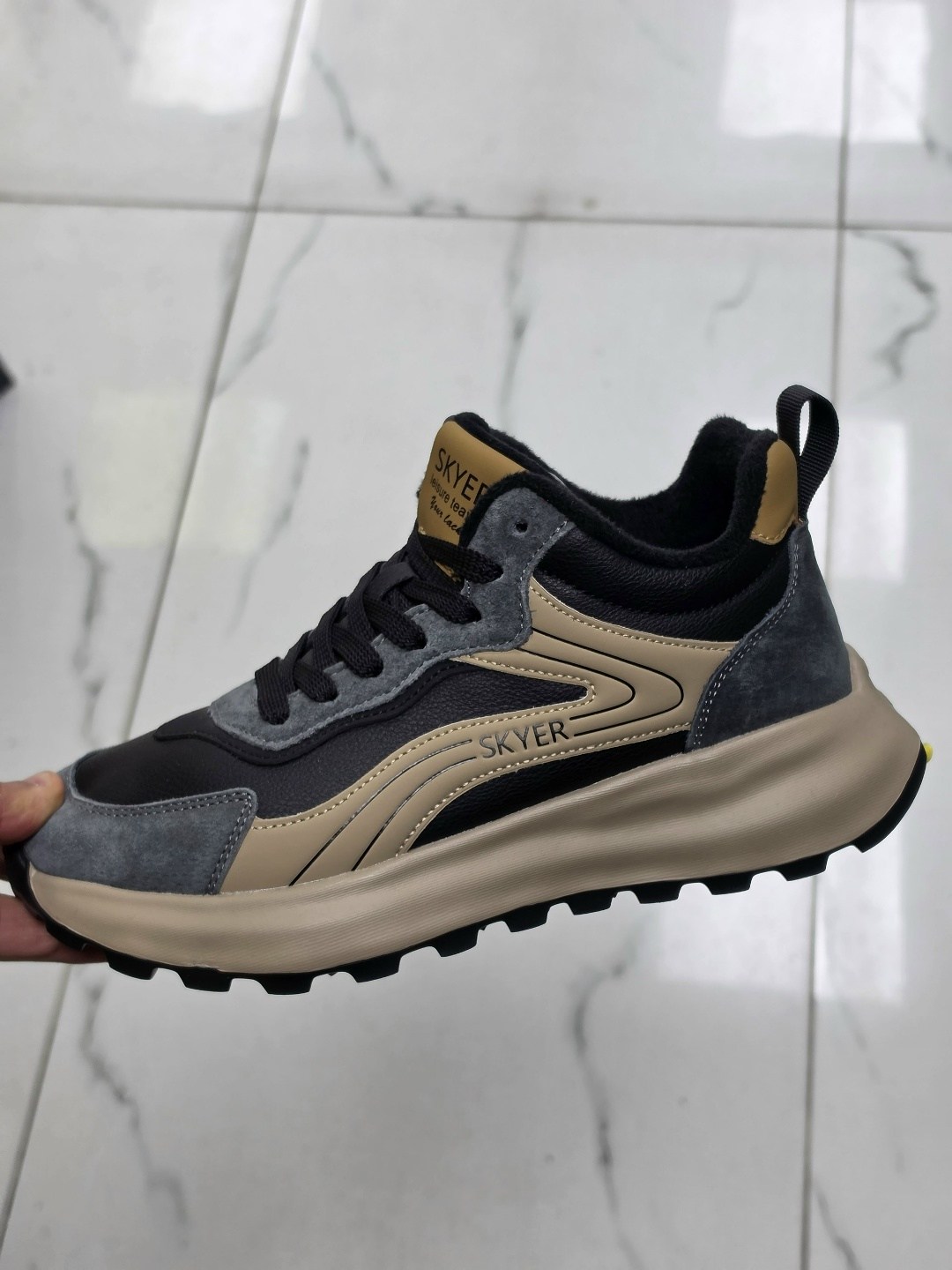 зимние кроссовки adidas retropy f2 hi,зимние кроссовки adidas retropy f2 hi цвет черный,кроссовки мужские adidas,кроссовки adidas,зимние кроссовки adidas retropy e5