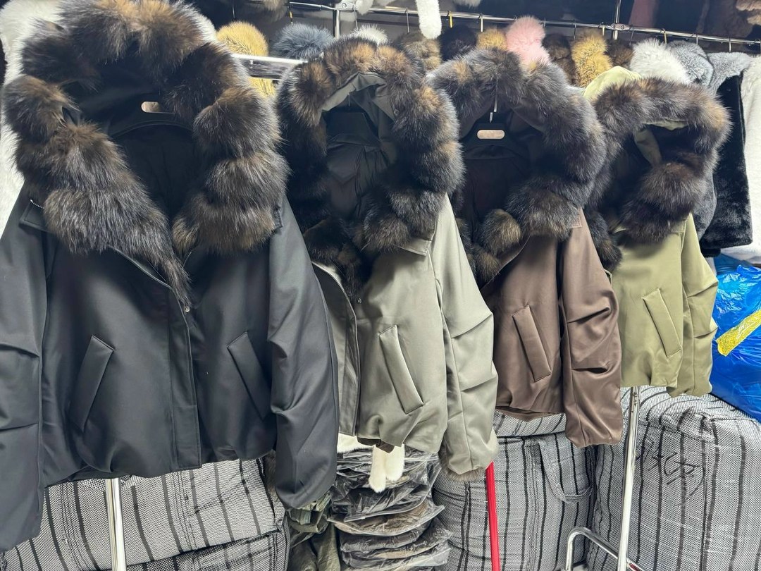 женская парка на натуральном меху,женская парка на натуральном меху укороченная куртка с лисьим мехом,парка с мехом,парка с натуральным мехом,женские пуховики