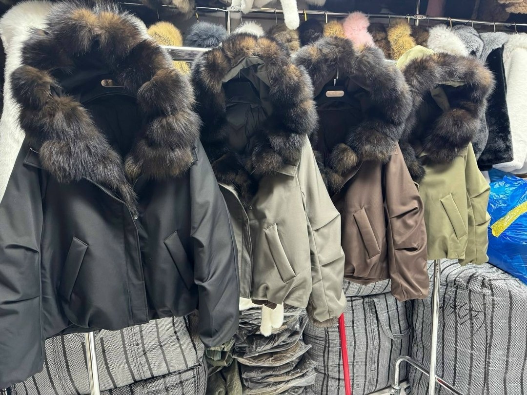 женская парка на натуральном меху,женская парка на натуральном меху укороченная куртка с лисьим мехом,парка с мехом,парка с натуральным мехом,женские пуховики