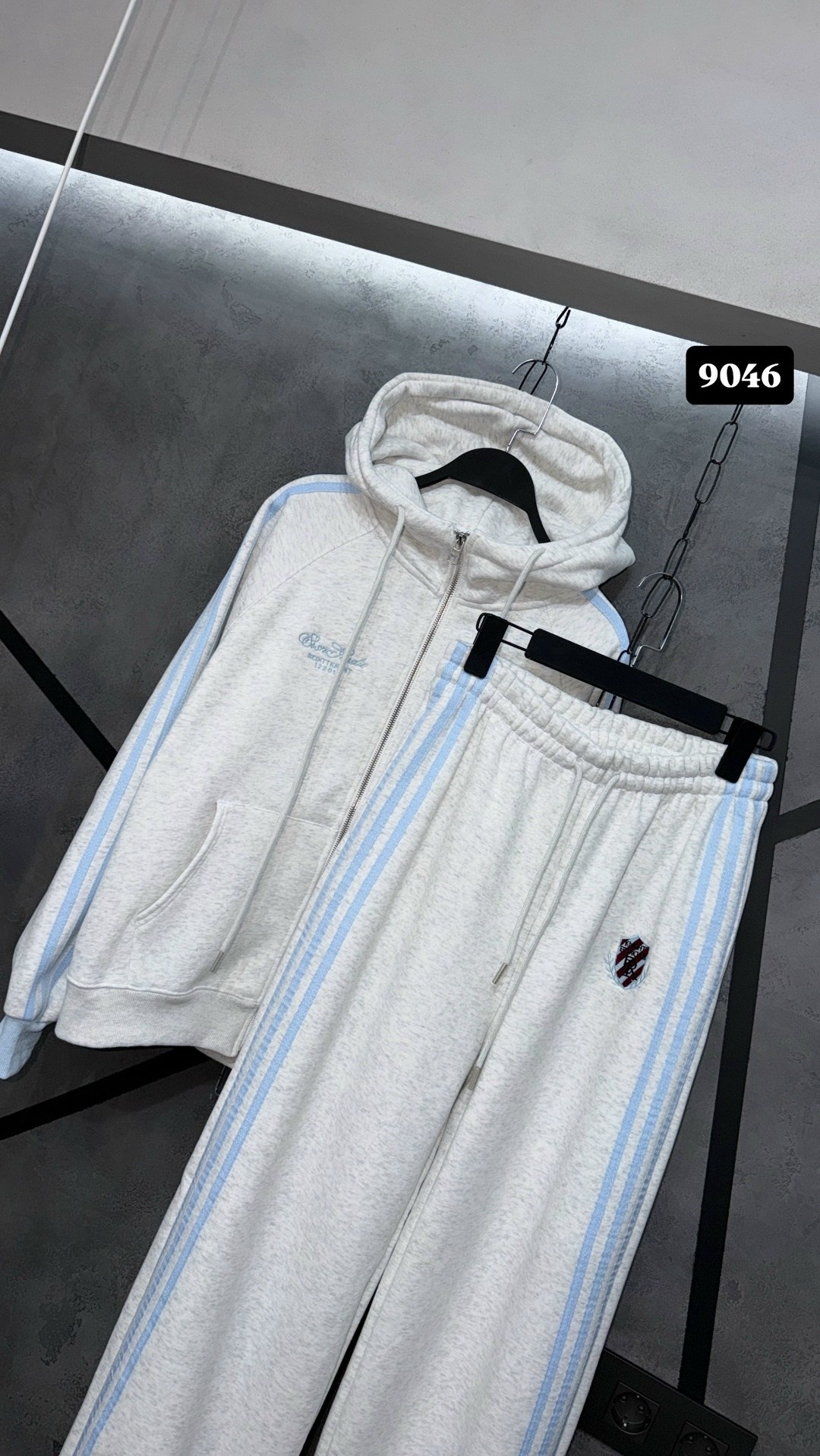 костюм спортивный moncler,женский спортивный костюм,спортивный костюм,костюм женский,спорт костюм монклер
