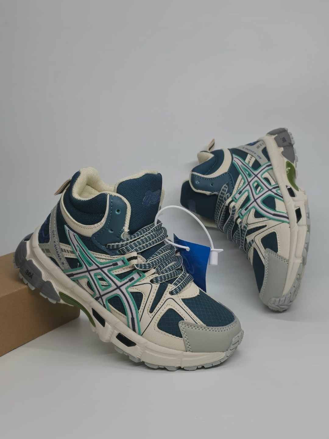кроссовки asics gel kahana 8,кроссовки асикс,кроссовки asics,зимние кроссовки асикс,кроссовки asics gel-kahana 8 mid grey with fur