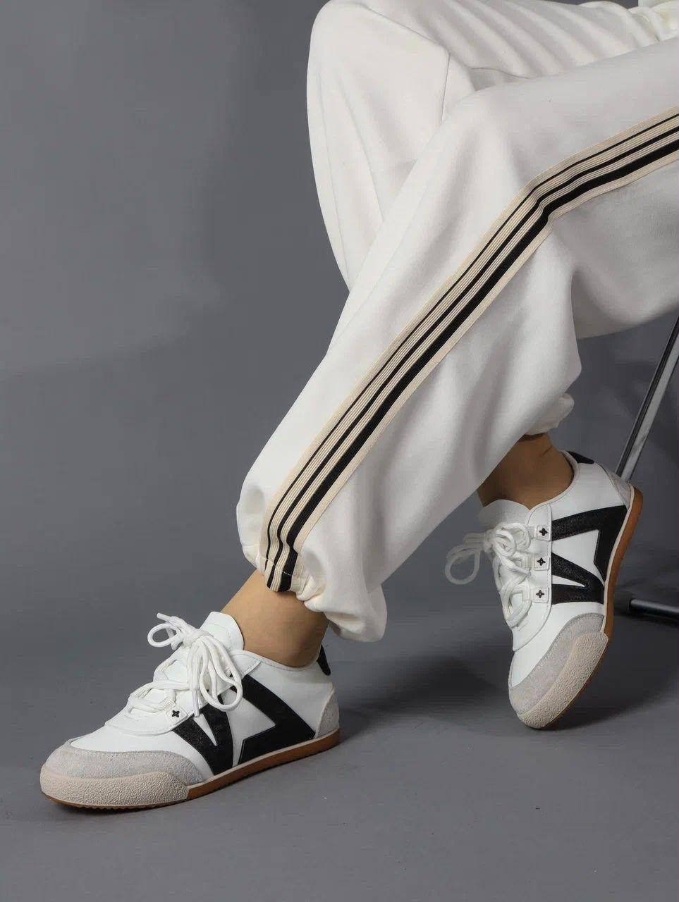 женские кроссовки,,спортивная ,женская ,модные кроссовки