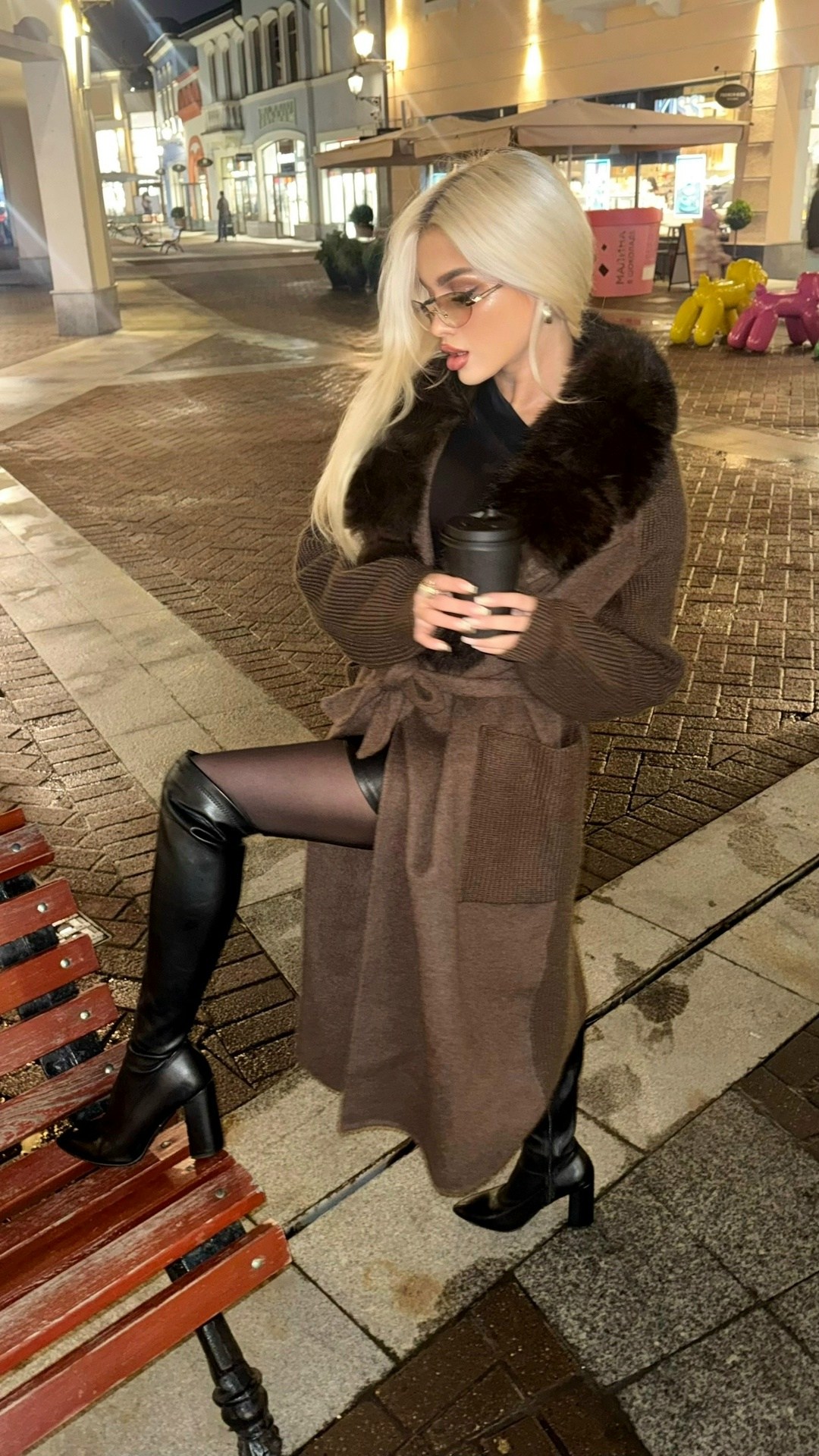 пальто с мехом,пальто с мехом соболя,пальто с соболем,пальто с меховым воротником,коричневый кардиган с мехом песца yana kraft brand