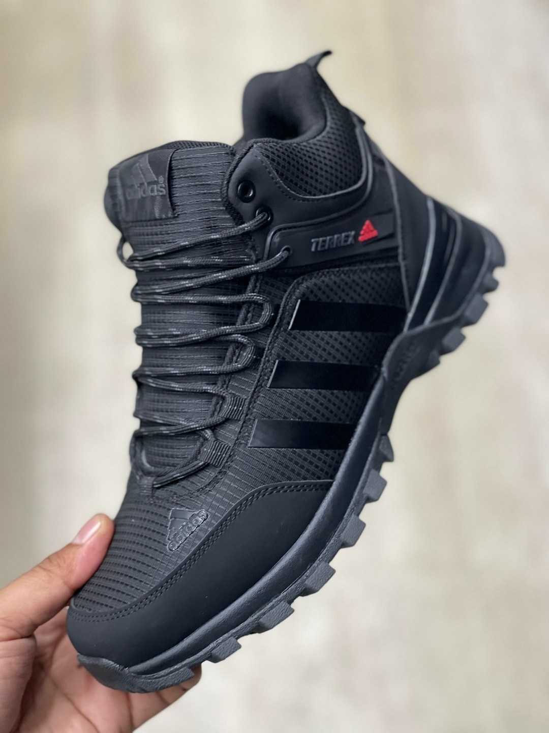 кроссовки adidas terrex black зимние из кожи,кроссовки зимние adidas terrex из натуральной кожи,кроссовки зимние adidas terrex thermo из кожи,кроссовки зимние adidas,мужские кроссовки зимние adidas