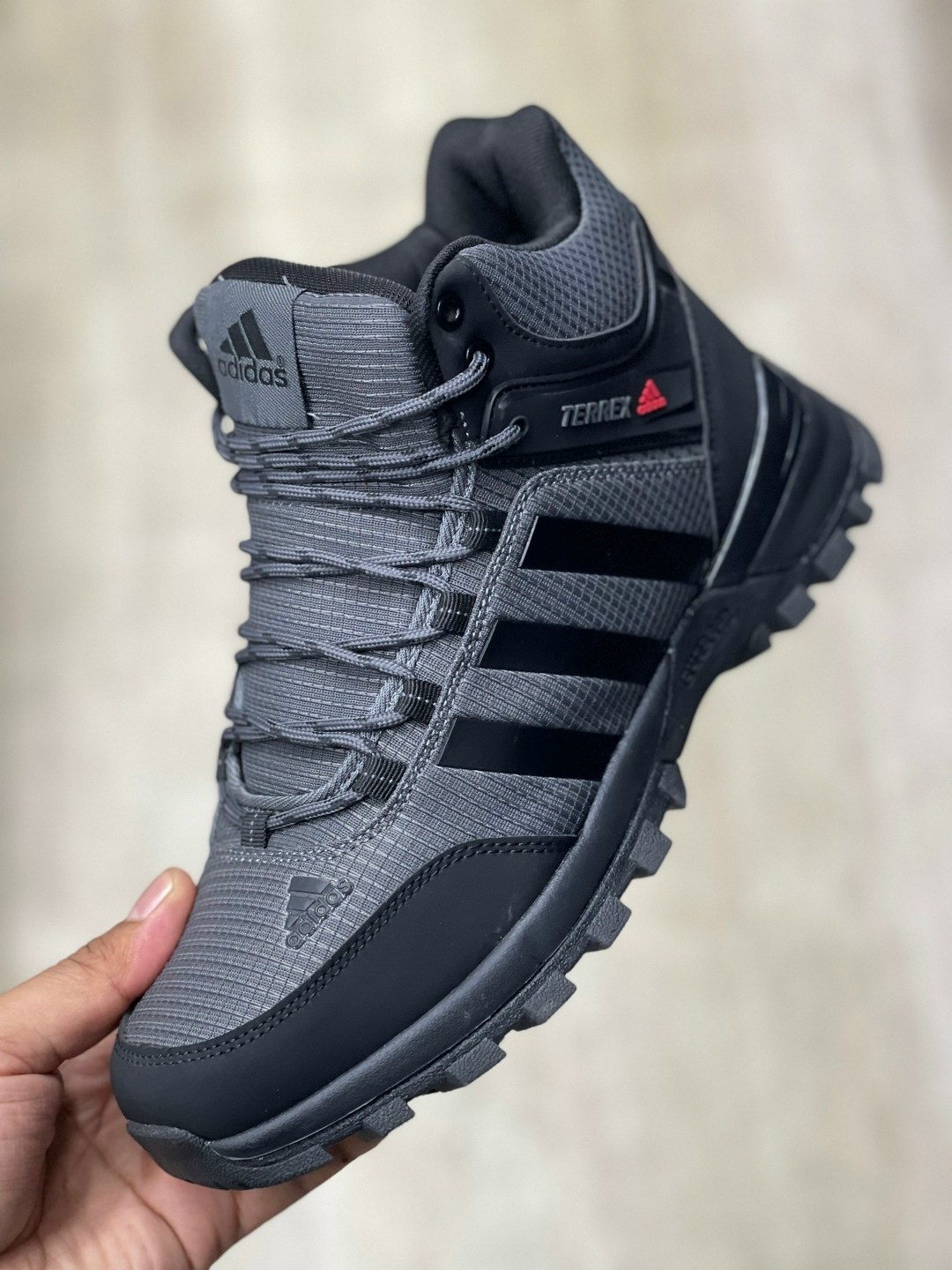 кроссовки adidas terrex black зимние из кожи,кроссовки зимние adidas terrex из натуральной кожи,кроссовки зимние adidas terrex thermo из кожи,кроссовки зимние adidas,мужские кроссовки зимние adidas