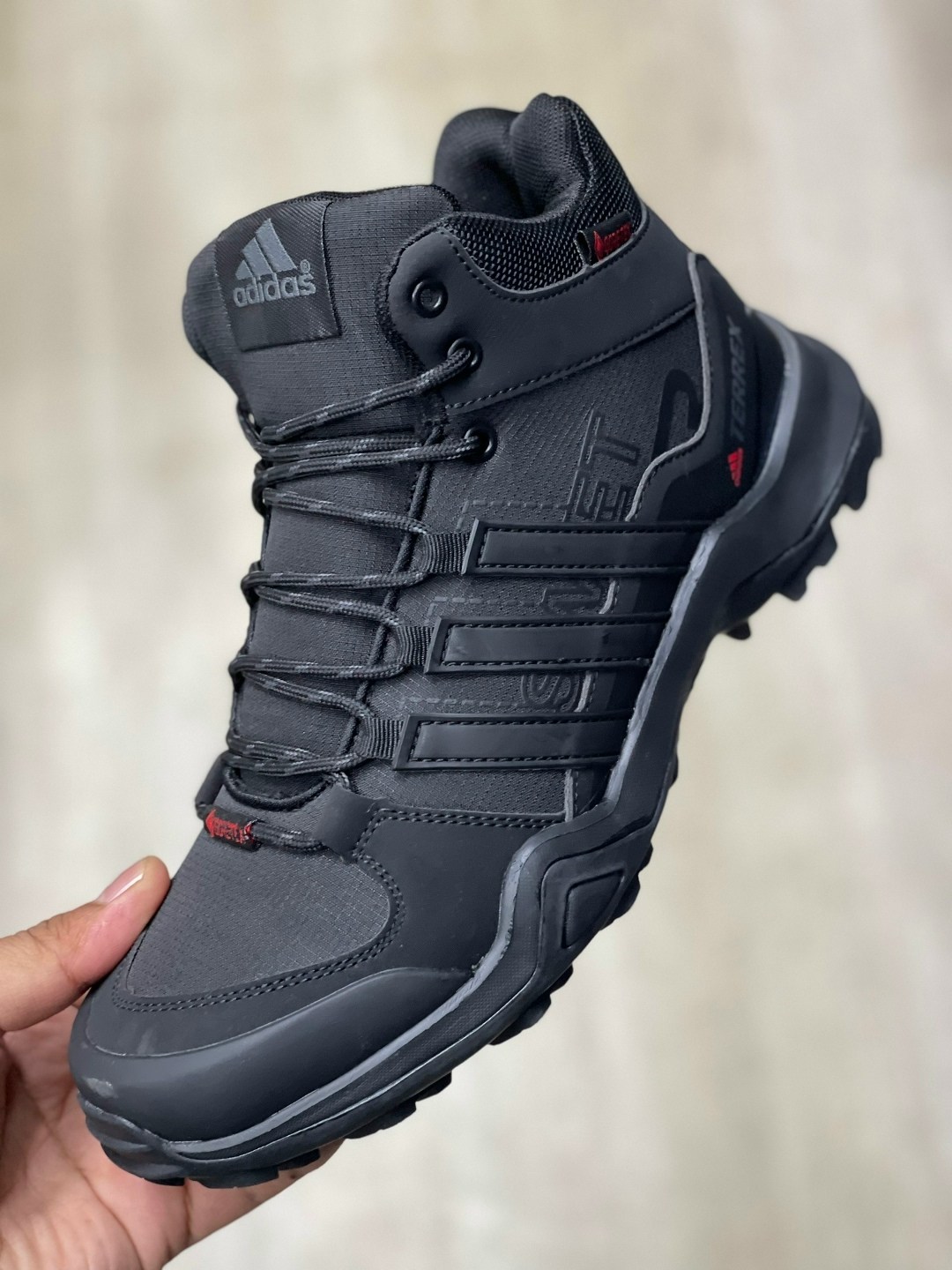 зимние ботинки adidas terrex winter,кроссовки adidas terrex black зимние из кожи,зимние кроссовки adidas,ботинки adidas terrex winter,кроссовки зимние adidas terrex из натуральной кожи
